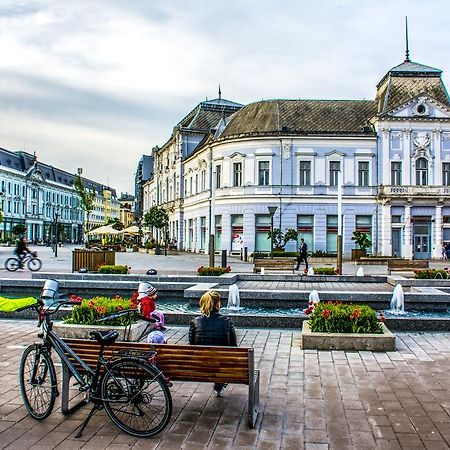 Korona Hotel Ньїредьгаза Екстер'єр фото