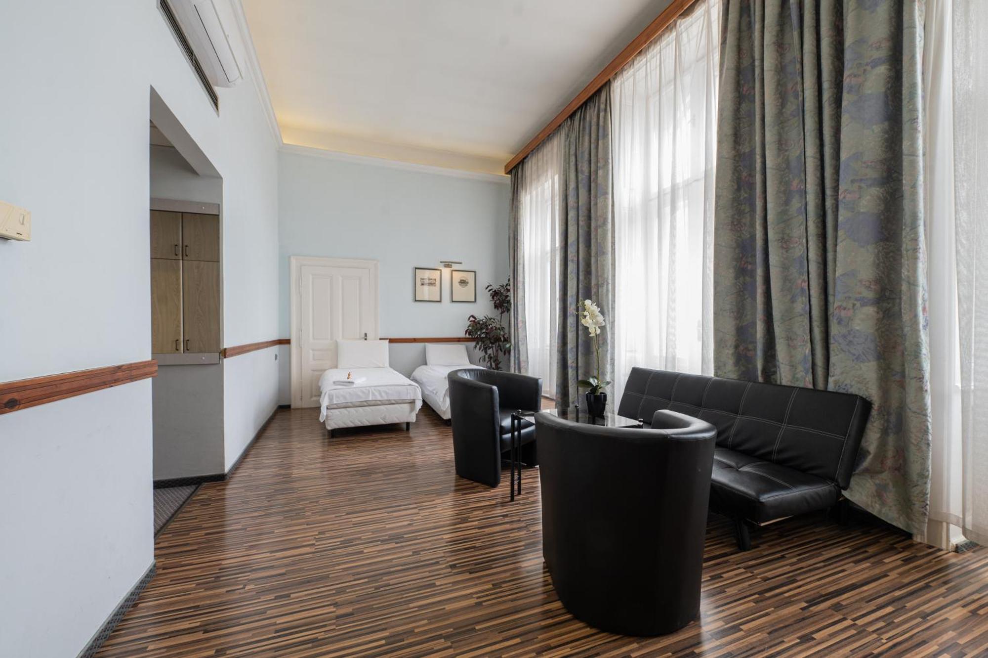 Korona Hotel Ньїредьгаза Екстер'єр фото