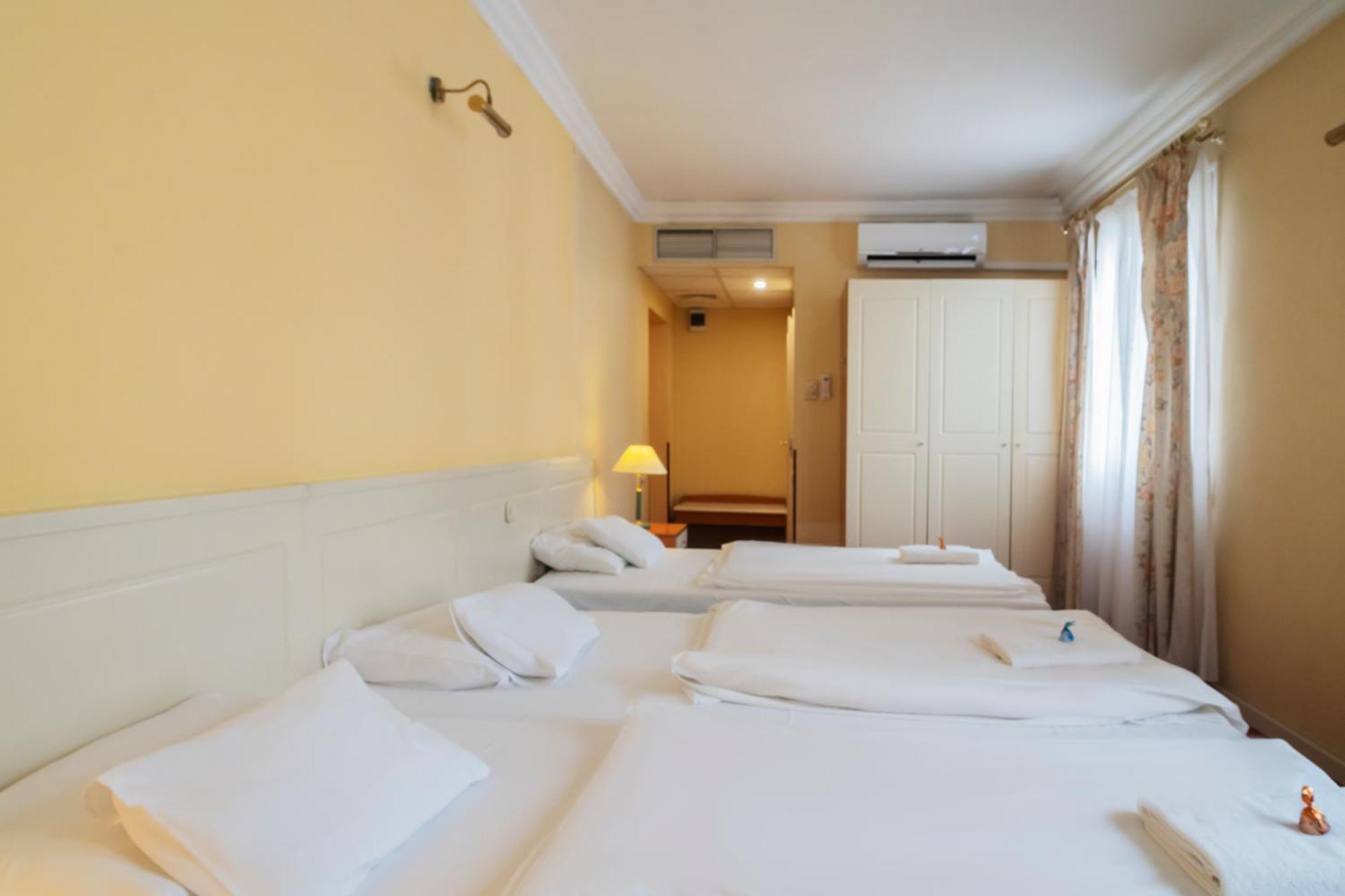 Korona Hotel Ньїредьгаза Екстер'єр фото