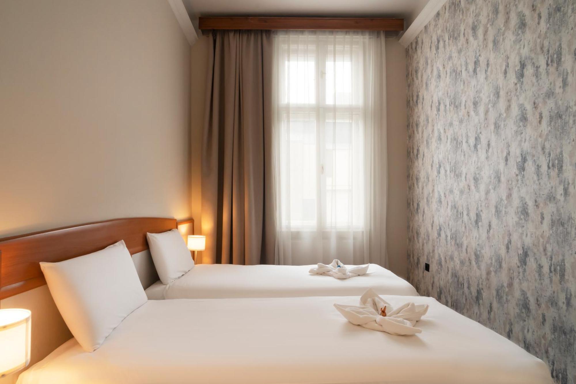Korona Hotel Ньїредьгаза Екстер'єр фото