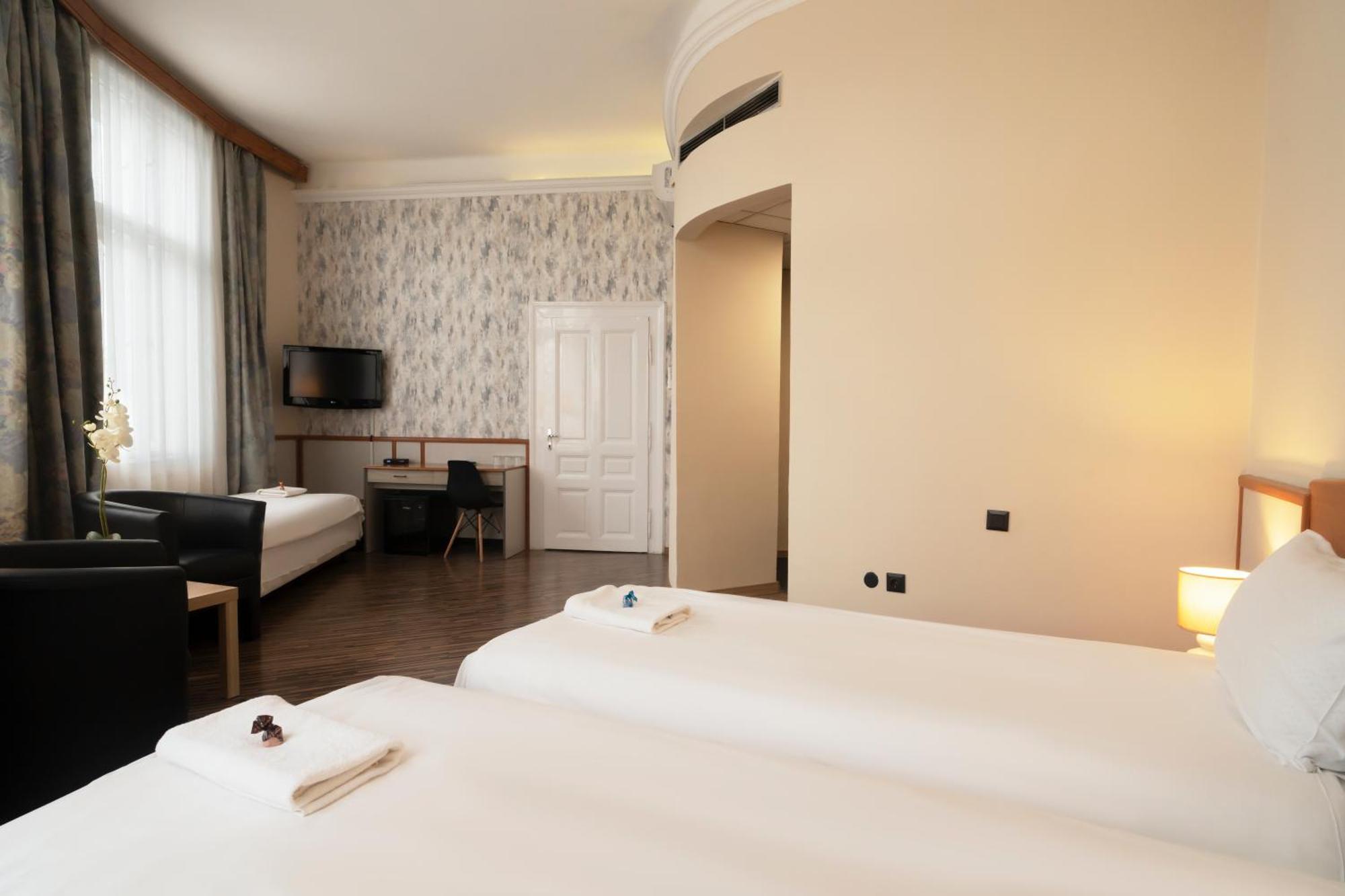 Korona Hotel Ньїредьгаза Екстер'єр фото