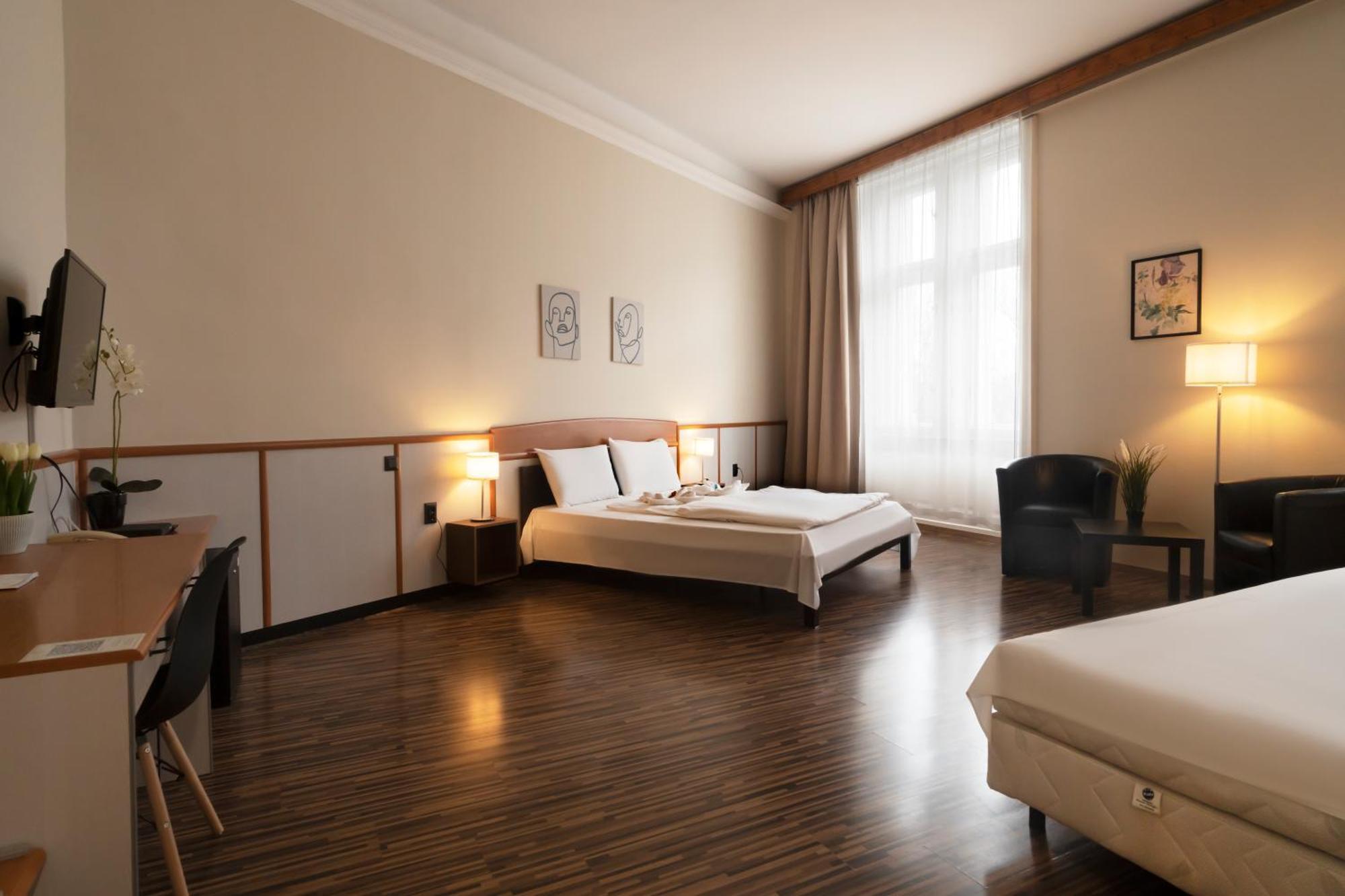 Korona Hotel Ньїредьгаза Екстер'єр фото