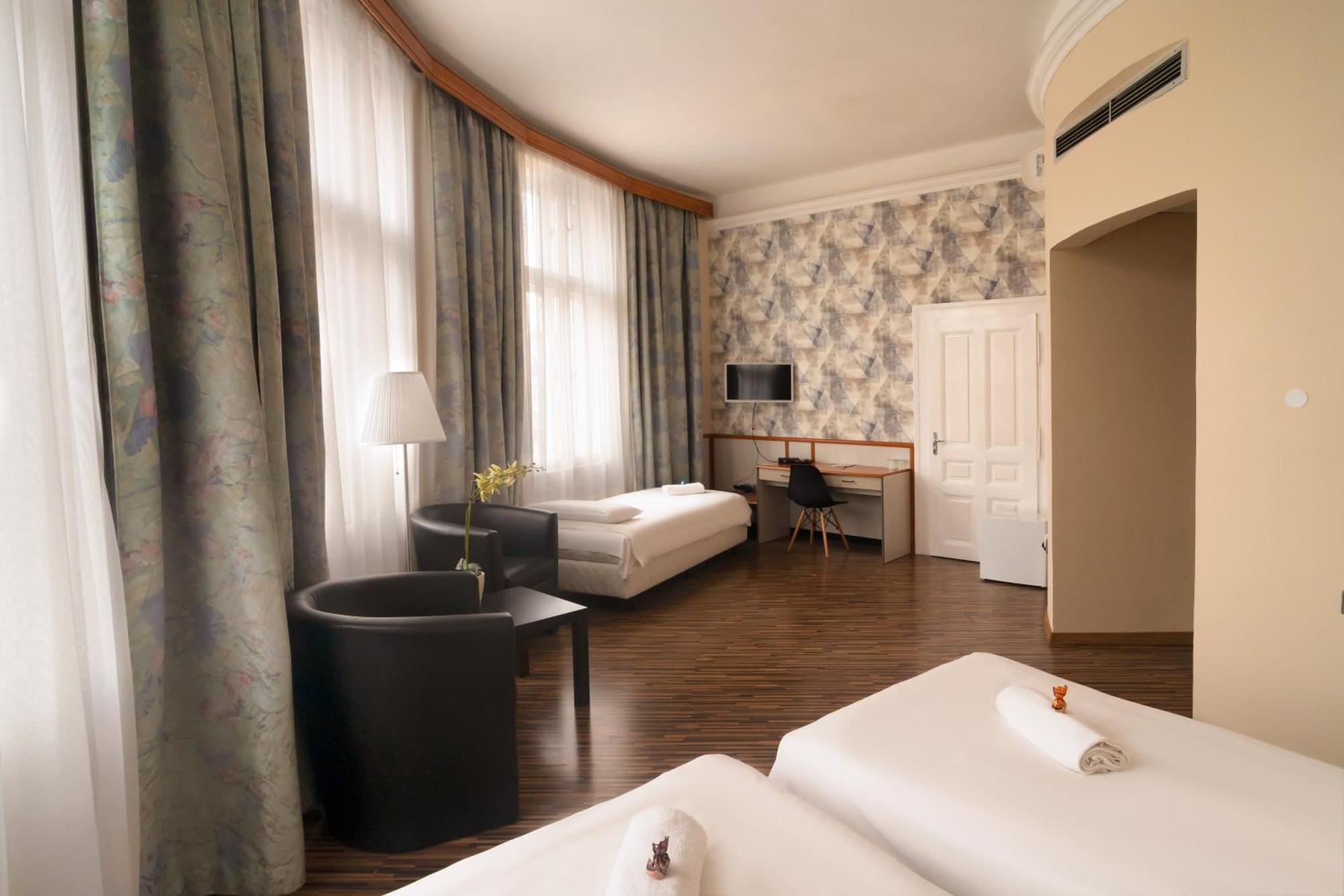 Korona Hotel Ньїредьгаза Екстер'єр фото