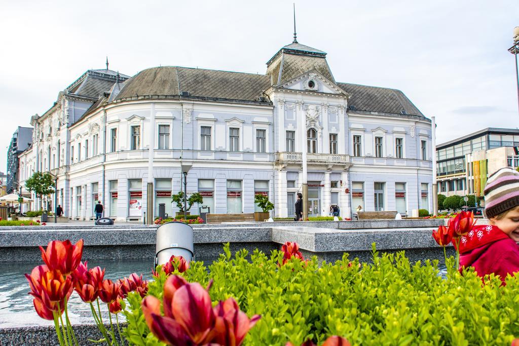 Korona Hotel Ньїредьгаза Екстер'єр фото