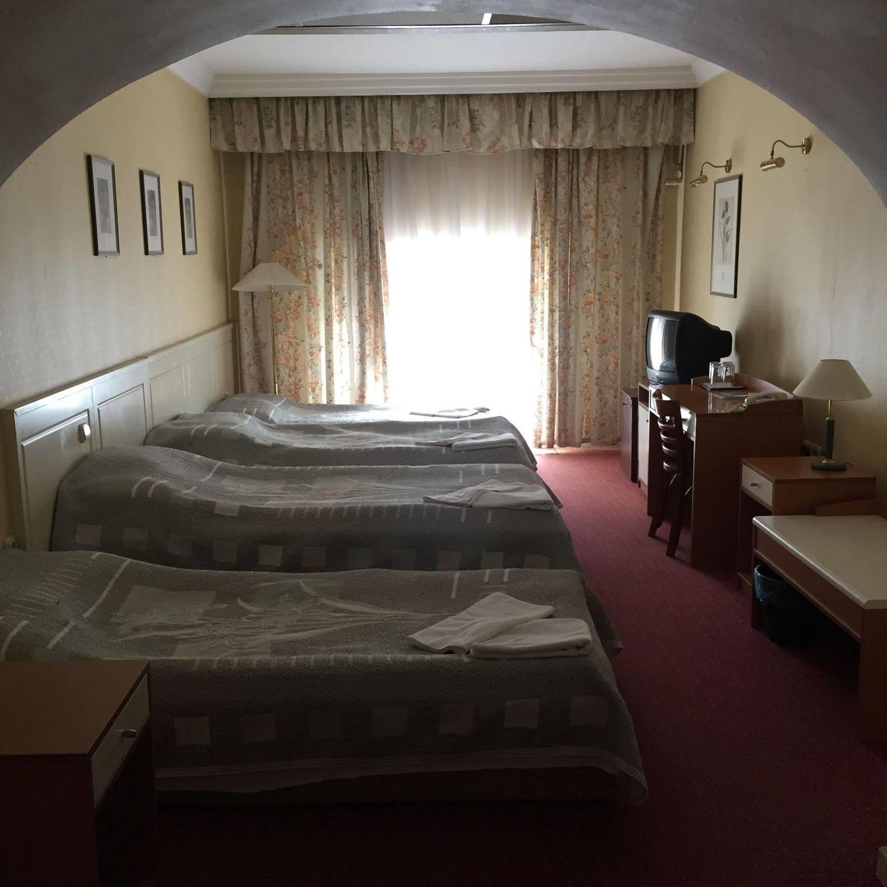 Korona Hotel Ньїредьгаза Екстер'єр фото