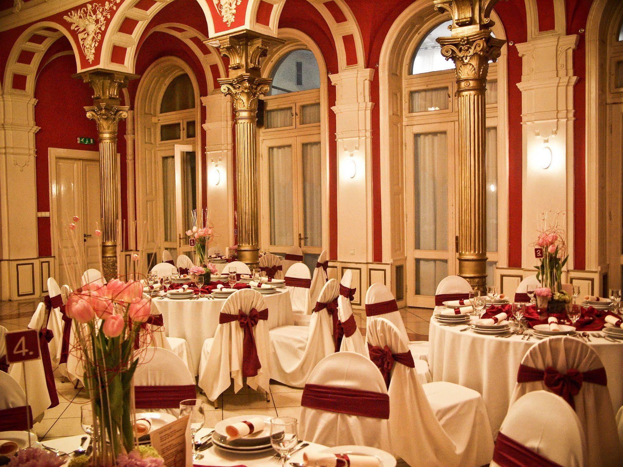 Korona Hotel Ньїредьгаза Екстер'єр фото