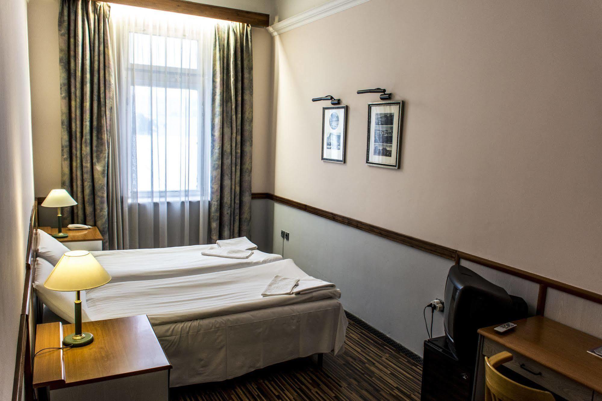 Korona Hotel Ньїредьгаза Екстер'єр фото