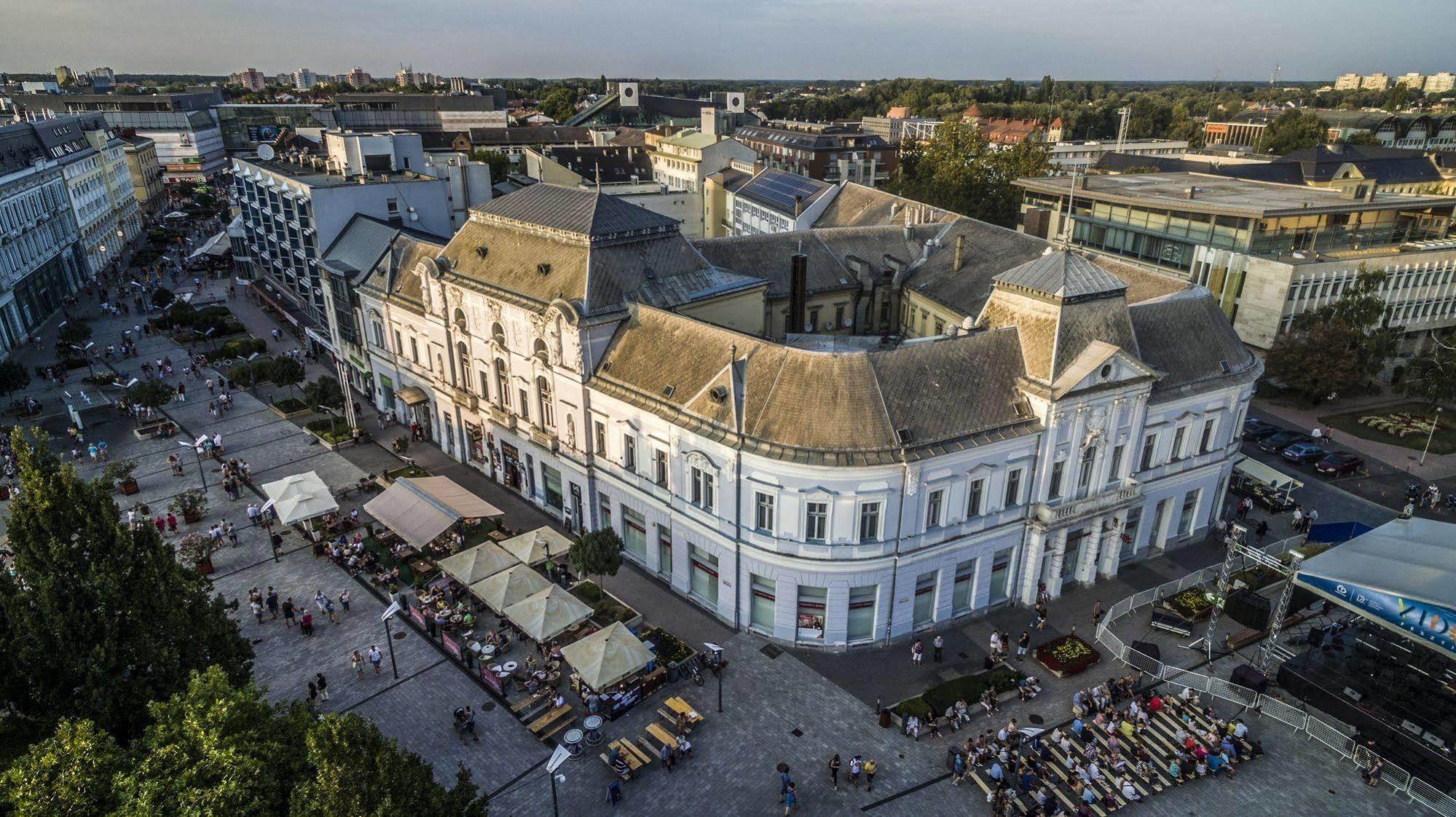 Korona Hotel Ньїредьгаза Екстер'єр фото